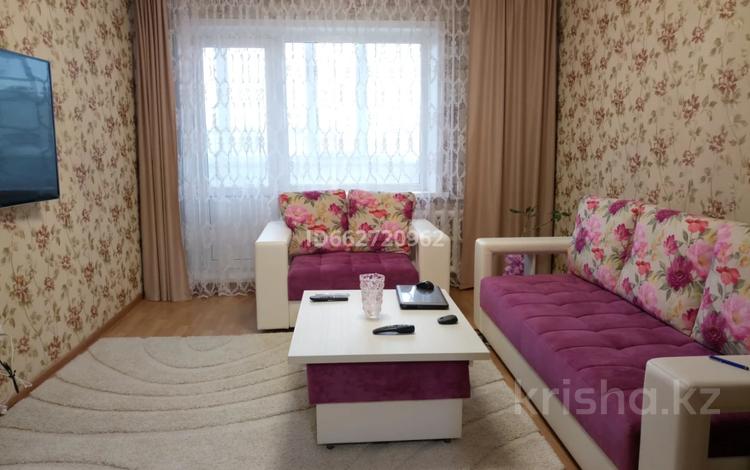 3-комнатная квартира, 64 м², 4/5 этаж, Ауэзова 83 за 24.5 млн 〒 в Щучинске — фото 2