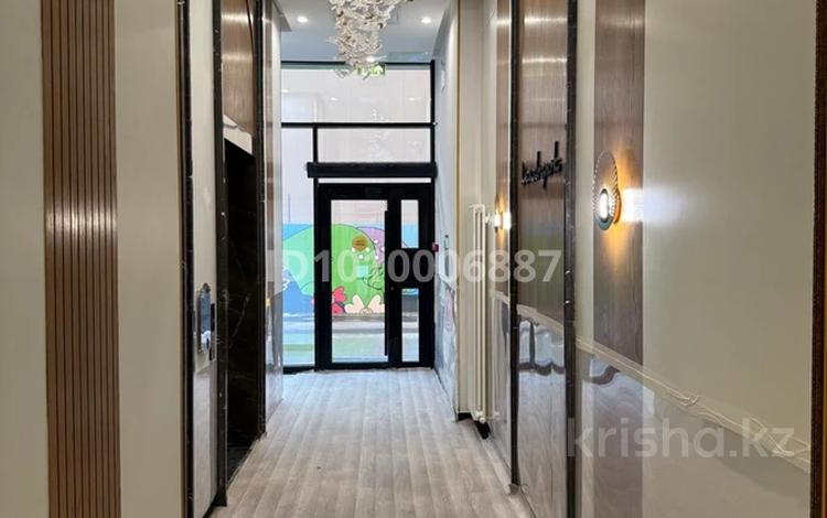 2-бөлмелі пәтер · 81 м² · 4/12 қабат, К. Толеметова 64/1, бағасы: 400 000 〒 в Шымкенте, Абайский р-н — фото 2