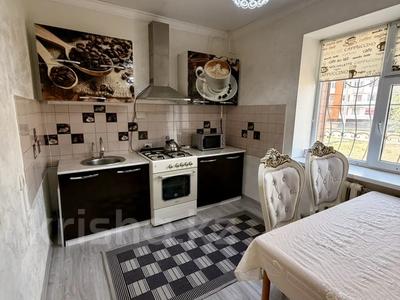3-бөлмелі пәтер · 75 м² · 1/5 қабат, Демесинова 77В, бағасы: 18 000 ₸ в 
