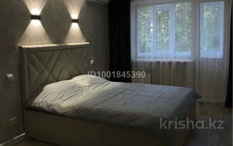 1-комнатная квартира · 40 м² · 2/10 этаж, мкр Кунаева за 7 000 ₸ в Уральске — фото 2