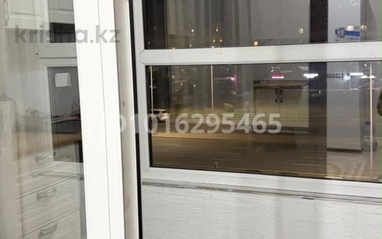 1-комнатная квартира · 42 м² · 3/12 этаж, Санжара Асфендиярова 1 за 280 000 ₸ в Астане, Нура р-н — фото 2