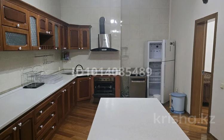 5-бөлмелі пәтер · 316 м² · 2/6 қабат, Омарова 35/1, бағасы: 800 000 ₸ в Алматы, Медеуский р-н — фото 2