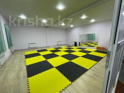 Свободное назначение, офисы, склады, салоны красоты, фитнес и спорт, образование, развлечения, кабинеты и рабочие места, студии · 100 м² за 300 000 〒 в Усть-Каменогорске