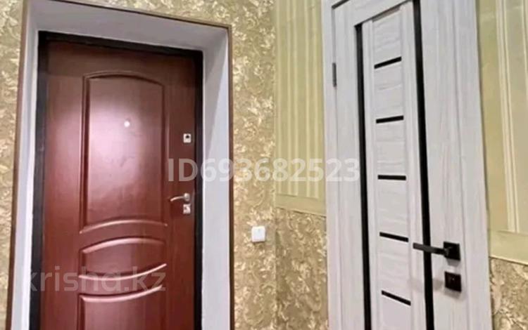 1-комнатная квартира, 43 м², 1/9 этаж, Камзина 41/1 за 21 млн 〒 в Павлодаре — фото 2