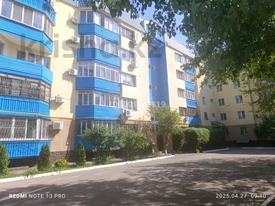 Пәтерлер в Алматы: 4-бөлмелі пәтер · 140.5 м² · 1/5 қабат, мкр Думан-2, Думан-2 ш/а., бағасы: 450 000 〒 4-бөлмелі пәтер · 140.5 м² · 1/5 қабат, мкр Думан-2, Думан-2 ш/а., бағасы: 450 000 〒 в Алматы, Медеуский р-н