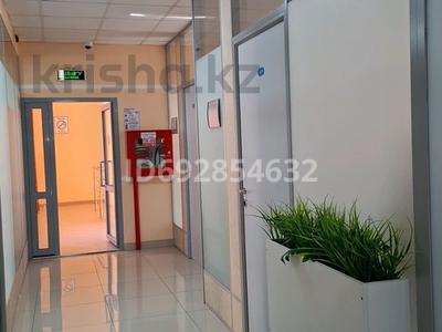 Свободное назначение, офисы, салоны красоты, фитнес и спорт, медцентры и аптеки, конференц-залы, кабинеты и рабочие места · 12 м² за 120 000 〒 в Астане, Сарыарка р-н