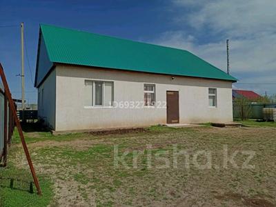 Отдельный дом • 4 комнаты • 120 м² • 6 сот., Айтеке би 100 — Казахская школа за 25 млн 〒 в Подстепном
