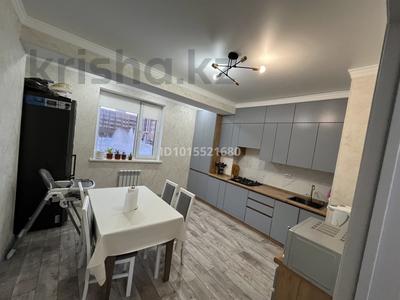 2-бөлмелі пәтер · 85 м² · 2/5 қабат, Алтын орда ш/а. 19a — Маманова, бағасы: 200 000 ₸ в Актобе, мкр. Алтын орда