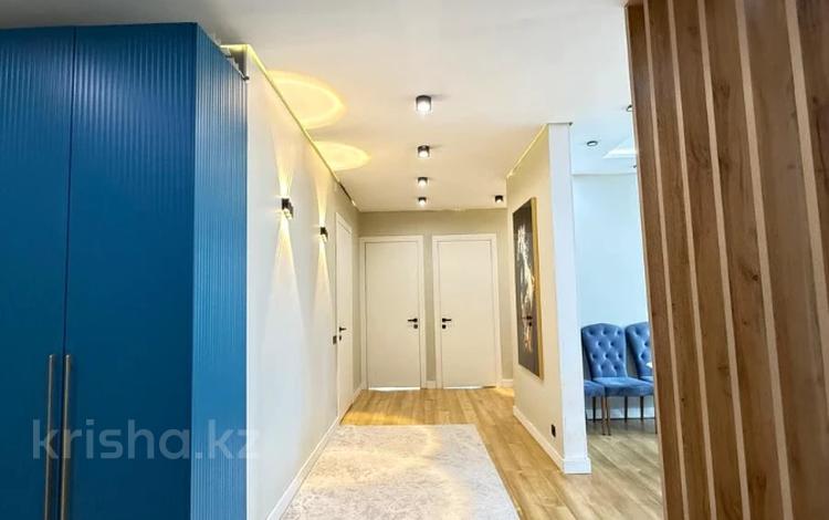 4-комнатная квартира · 136 м² · 6/12 этаж, Аль-Фараби 1а за 152 млн ₸ в Алматы, Медеуский р-н — фото 2