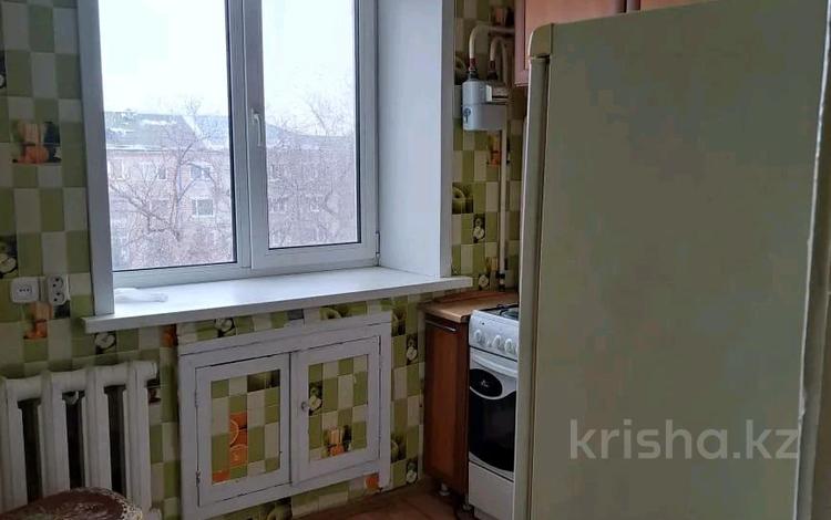 2-комнатная квартира, 42 м², 4/4 этаж, жабаева за 11.4 млн 〒 в Петропавловске — фото 2