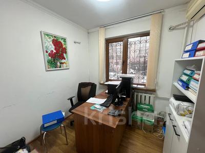 Свободное назначение, офисы, магазины и бутики, склады, салоны красоты, медцентры и аптеки, образование, развлечения · 60 м² за 73 млн 〒 в Алматы, Медеуский р-н