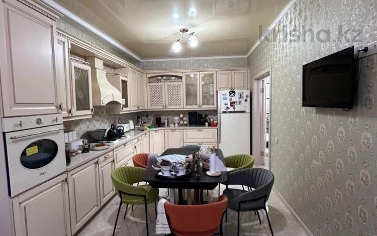 5-комнатная квартира · 250 м² · 1/4 этаж, санкибай батыр за 55 млн ₸ в Актобе — фото 2