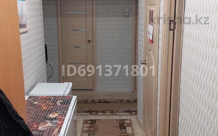 3-бөлмелі пәтер · 60 м² · 4/5 қабат, Пр.Конституций 16, бағасы: 11 млн ₸ в Солнечном — фото 2