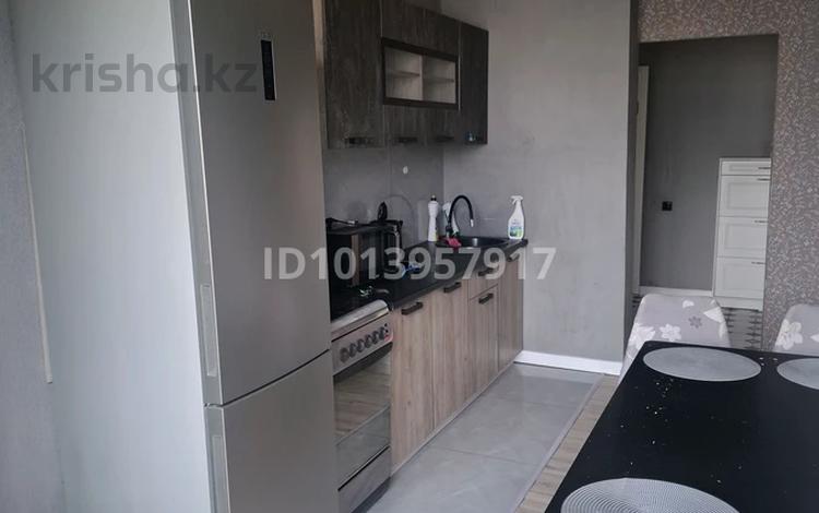 3-комнатная квартира · 63 м² · 5/5 этаж, мкр Тастак-2, Аносова 37 за 400 000 ₸ в Алматы, Алмалинский р-н — фото 2