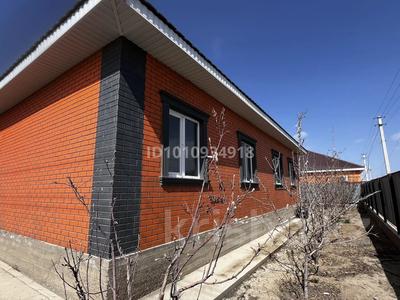 Отдельный дом · 6 комнат · 216 м² · 2.16 сот., мкр Аксай-2, 21 29 за 33 млн ₸ в Атырау