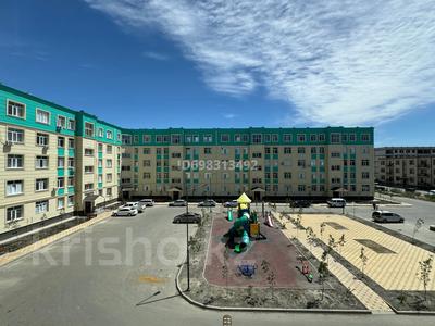 2-бөлмелі пәтер · 74.3 м² · 3/5 қабат, Самал ш/а., Абиш Кекилбайулы 60 А, бағасы: 31 млн ₸ в Атырау, мкр Самал