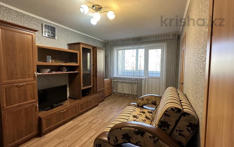 3-комнатная квартира, 48.1 м², 2/5 этаж, проспект Абая К за 11 млн 〒 в Шахтинске — фото 2