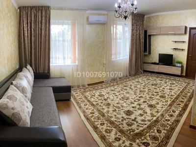 2-комнатная квартира · 69 м² · 1/2 этаж, Байтасова — Пушкина за 26.5 млн 〒 в Таразе