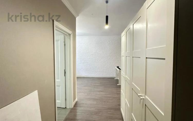 2-бөлмелі пәтер · 76.7 м² · 2/5 қабат, Абулхаир Хана, бағасы: 35 млн ₸ в Уральске — фото 2