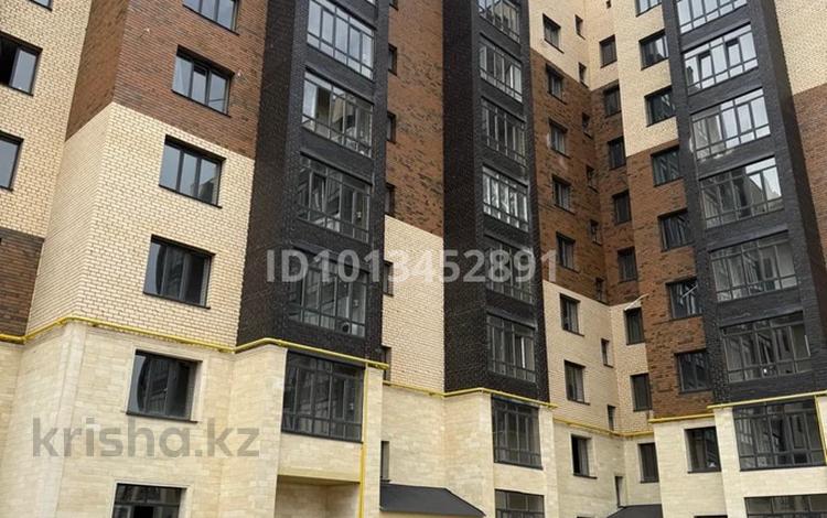 2-бөлмелі пәтер · 67.3 м² · 6/9 қабат, Базарбай Жұманиязов 120, бағасы: ~ 23.6 млн ₸ в Уральске — фото 2