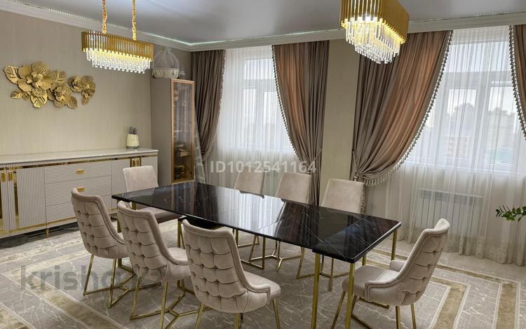4-бөлмелі пәтер · 160 м² · 11/15 қабат, 17-й мкр 46/1, бағасы: 90 млн ₸ в Актау — фото 2