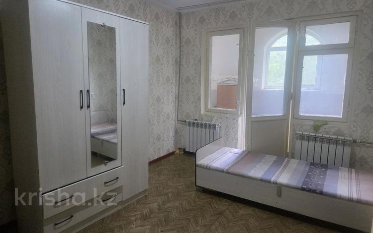 1-комнатная квартира · 33 м² · 2/5 этаж, 8 мкр 1 за 90 000 ₸ в Шымкенте — фото 2