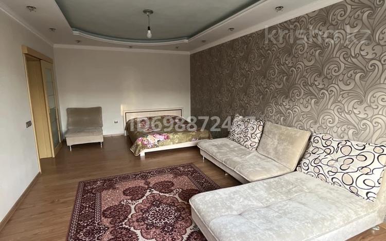 1-комнатная квартира · 60 м² · 5/9 этаж, мкр Жетысу-2 80 за 270 000 ₸ в Алматы, Ауэзовский р-н — фото 2