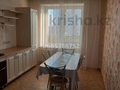 2-бөлмелі пәтер, 70 м², 8/9 қабат ай сайын, мкр Кадыра Мырза-Али 11/1, бағасы: 200 000 〒 в Уральске, мкр Кадыра Мырза-Али