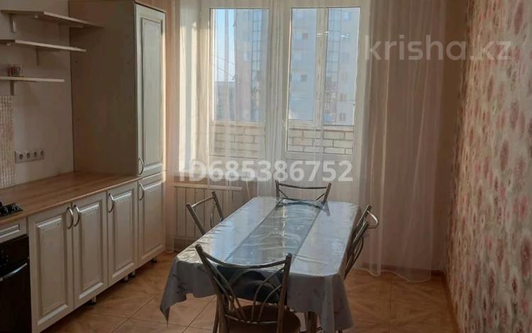 2-комнатная квартира · 70 м² · 8/9 этаж, мкр Кадыра Мырза-Али 11/1 за 200 000 ₸ в Уральске — фото 2