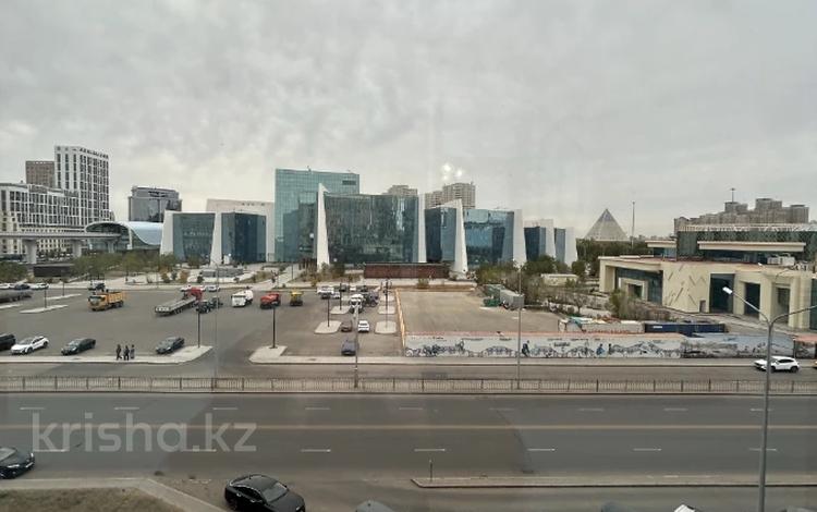 2-комнатная квартира · 67.1 м² · 4/10 этаж, Аманжолова 24 за 52.9 млн ₸ в Астане, Сарайшык р-н — фото 2