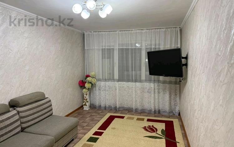 3-комнатная квартира · 56 м² · 1/5 этаж, 8-й микрорайон б.н за 230 000 ₸ в Шымкенте, Туран р-н — фото 2
