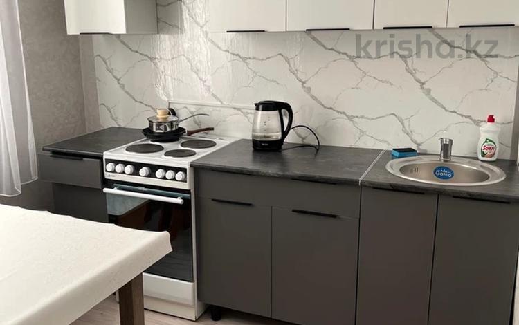 1-комнатная квартира · 34 м² · 1/10 этаж, ул. Шакарима Кудайбердыулы 6 за 160 000 ₸ в Павлодаре — фото 2