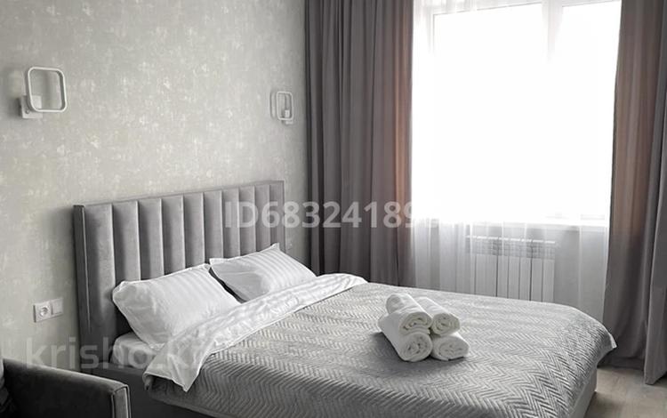 1-бөлмелі пәтер · 50 м² · 8/16 қабат, проспект Шахтеров 46/1 — Республики Шахтеров, бағасы: 18 000 ₸ в Караганде — фото 2