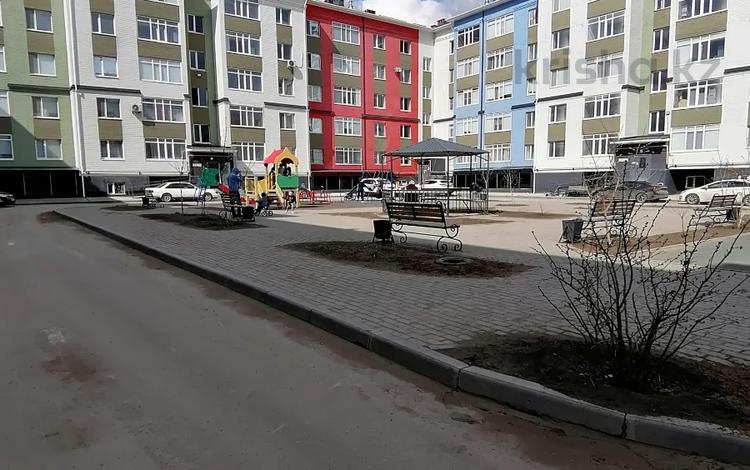 2-бөлмелі пәтер · 67 м² · 2/5 қабат, Алтын орда ш/а., бағасы: 17.5 млн ₸ в Актобе, мкр. Алтын орда — фото 2