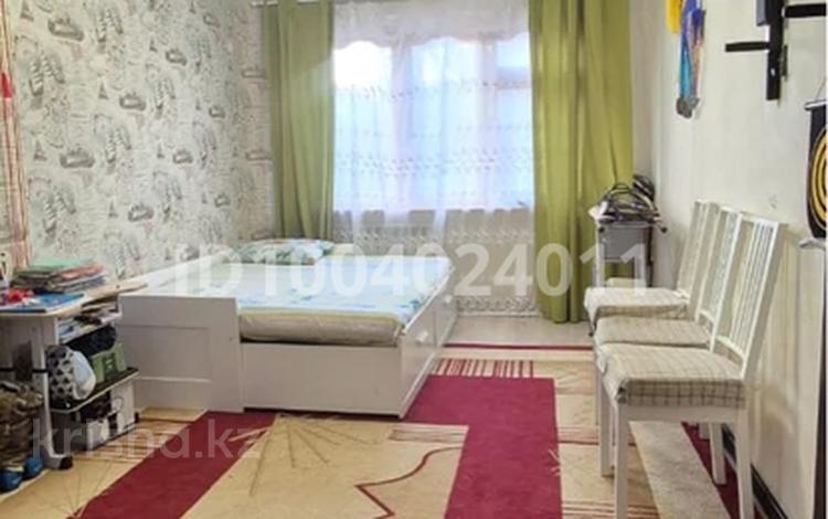3-комнатная квартира · 66 м² · 1/5 этаж, Короленко 32 — Возле 1 школы за 22 млн 〒 в Уральске, мкр Школьник — фото 2
