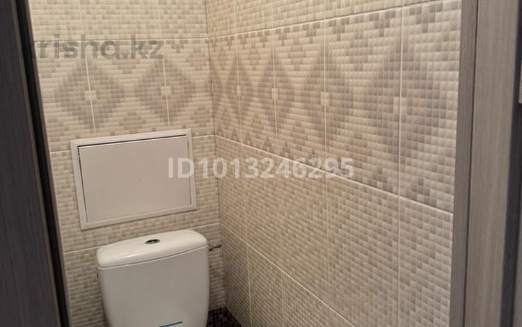 2-комнатная квартира · 45 м² · 5/5 этаж, Акмурзина 1 за 130 000 ₸ в Уральске — фото 2
