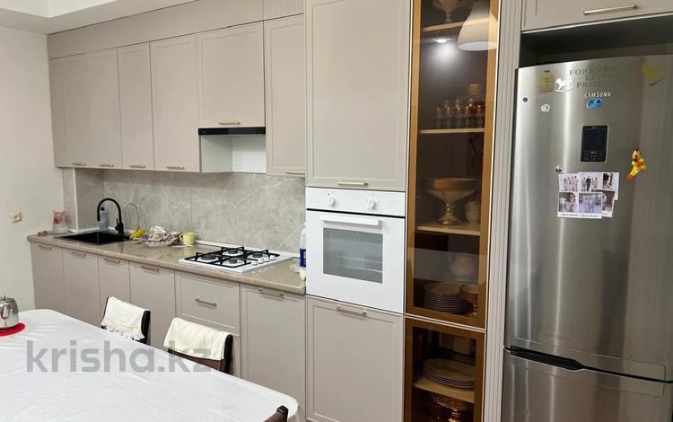 3-комнатная квартира · 115 м² · 3/8 этаж, мкр. Алтын орда, Алия Молдагулова за 47 млн ₸ в Актобе — фото 2