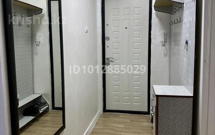 2-бөлмелі пәтер · 50 м² · 2/5 қабат, мкр Самал 46 — Микр самал 46 остановка самал, бағасы: 130 000 ₸ в Таразе — фото 2