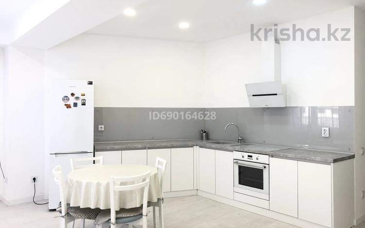 2-бөлмелі пәтер, 63 м², 3/10 қабат ай сайын, Курмангазы 97, бағасы: 450 000 〒 в Алматы, Алмалинский р-н — фото 2