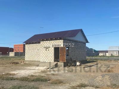 Отдельный дом · 2 комнаты · 85 м² · 8 сот., мкр Аксай, Акжар-2 ул.3 32 Г за 12 млн 〒 в Атырау