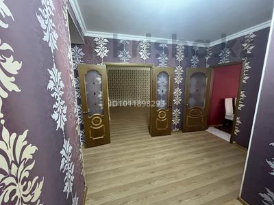 4-комнатная квартира · 140 м² · 4/5 этаж, проспект Алии Молдагуловой дом №57В корпус 2. 57В — гипермаркет Дина за 55 млн ₸ в Актобе