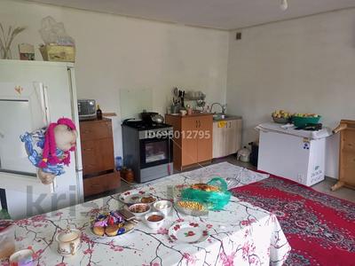Продажа домов и дачи в Алматинской обл.: Отдельный дом · 4 комнаты · 114 м² · 7 сот., улица Чапаева 19д — Азербаева за 28 млн 〒 Отдельный дом · 4 комнаты · 114 м² · 7 сот., улица Чапаева 19д — Азербаева за 28 млн 〒 в Боралдае (Бурундай), мкр Водник-1