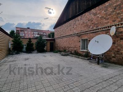 Часть дома · 8 комнат · 303.4 м² · 10 сот., Абая за 65 млн 〒 в Экибастузе