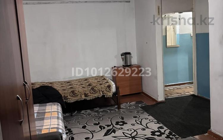 1-бөлмелі пәтер · 32 м² · 2/5 қабат, Бобровка, 408-й квартал, 14 / Кешрима Бозтаева улица, 59а 7 — Возле 5 бани и школы №35, бағасы: 110 000 ₸ в Семее — фото 2