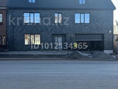 Жеке үй · 6 бөлме · 300 м² · 4.5 сот., мкр Новый Город, Аханова 40, бағасы: 155 млн ₸ в Караганде, Казыбек би р-н
