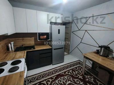2-комнатная квартира · 60 м² · 2/5 этаж, Оралхан Бокей 11 — ТД Айгерым за 13 000 〒 в Усть-Каменогорске