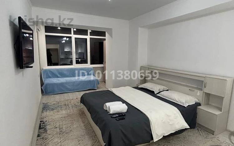 1-комнатная квартира · 40 м² · 2/9 этаж, Варламова 34 — Толе би за 15 000 ₸ в Алматы, Алмалинский р-н — фото 2
