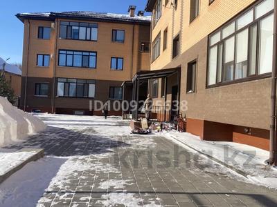 3-бөлмелі пәтер · 84 м² · 3/3 қабат, мкр Михайловка , мкр Михайловка жанибекова 76/2 — Жанибекова 76/2, бағасы: 54 млн ₸ в Караганде, Казыбек би р-н