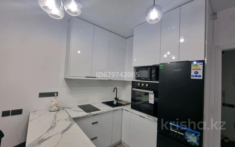 2-комнатная квартира, 45 м², 13/13 этаж помесячно, Просп. Назарбаева 28 за 380 000 〒 в Алматы, Жетысуский р-н — фото 2