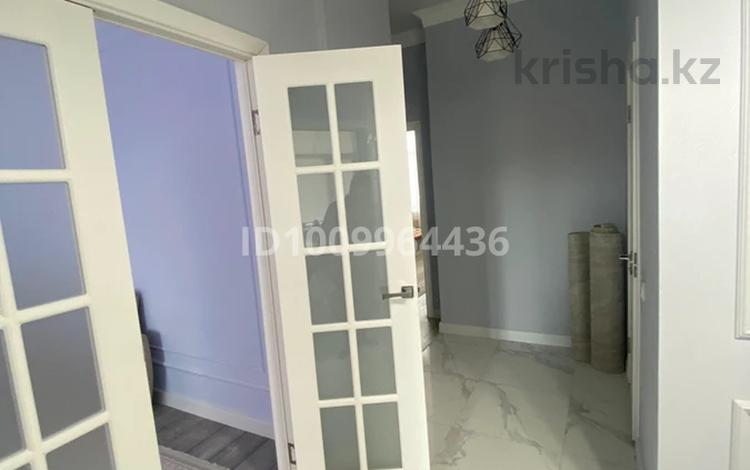 2-бөлмелі пәтер · 83 м² · 5/5 қабат, мкр Нурсая, Акжарма 10, бағасы: 250 000 ₸ в Атырау — фото 2